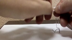 Подставка под телефон из канцелярской скрепки