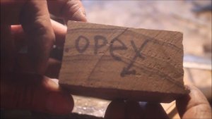 Нож с рукоятью из кожи