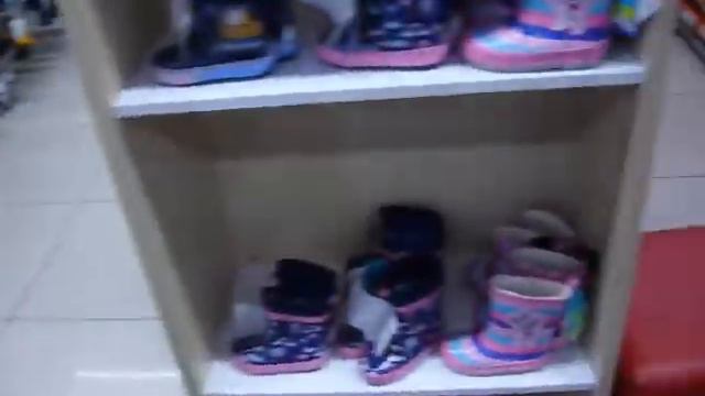 Матвей в ТЦ хочет купить кроссовки смотреть онлайн