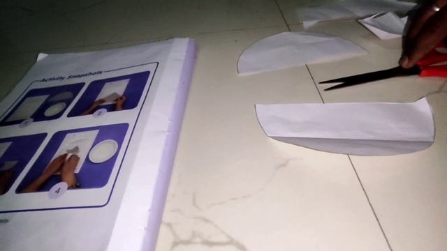 Make a pigeon by folding a semicircle cut out of a chart paper смотреть онлайн