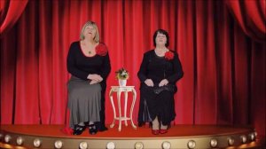 "Песня о маме" исполняют Нина Раитина и Галина Сливко .