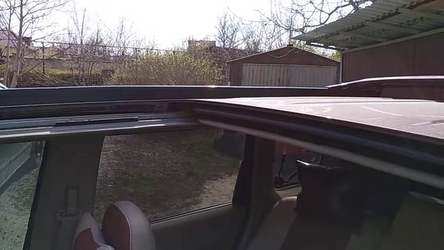 Открытие люка Nissan X-Trail T-30 (вид снаружи) смотреть онлайн