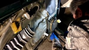 Установка передних динамиков Урал as-c1627k на Montero Sport