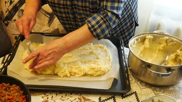 Поросеночек из картошки и фарша на праздничный стол , запеченный в духовке. смотреть онлайн