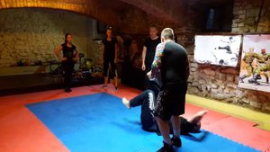 Самозащита.Освобождение от захвата за шею сбоку.