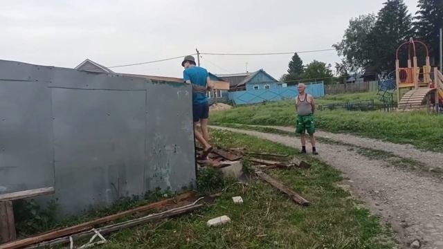 Ремонт крыши сарая