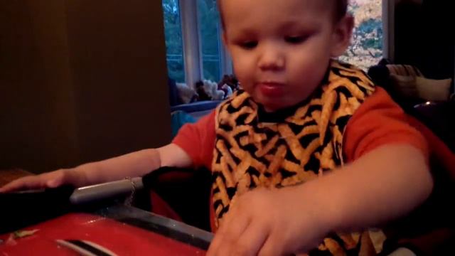 "how do the little piggies eat?" смотреть онлайн