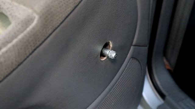 Зняття обшивок(карт) дверей Lacetti. ВЧ динаміки(твітери) в штатні місця.