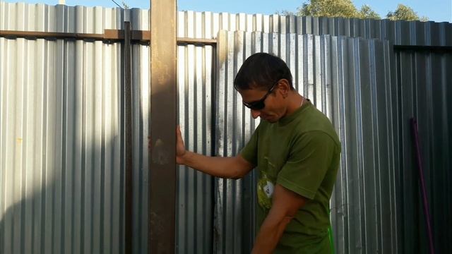 Железный навес.  Установка столбов.  Часть 1.