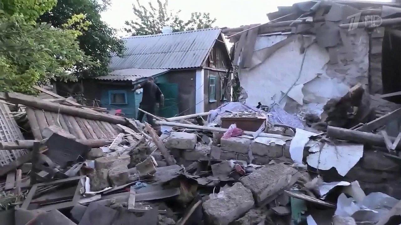 Донецк с утра вновь под огнем - снаряды летят по Петровскому району города