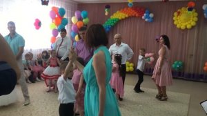 Танец пап и мам с детьми