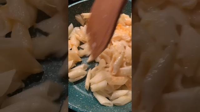 Макароны с яйцом,сосиски и помидорки черри#рекомендации #лайфстайлблог #осень?#лайф #блоггер #еда?