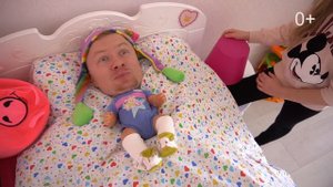 Папа стал МАЛЫШОМ? Мэри хочет быть мамой! Скетч от Мэри Сторис 0+