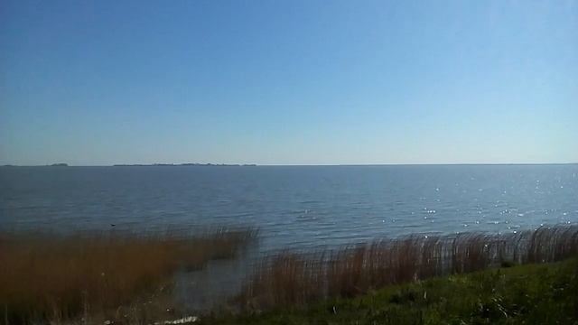 It is 7 km to Marken Island. April 2020. I went for a walk :-)Пошла гулять на остров Маркен . смотреть онлайн