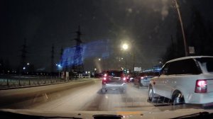По встречке на красный. Range Rover о573мо 98
