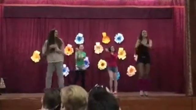 Зажигательный танец в стиле 90х | вечер встреч выпускников смотреть онлайн