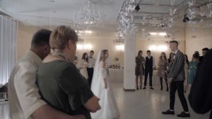 Жених написал песню для своей невесты. Она рыдает от счастья