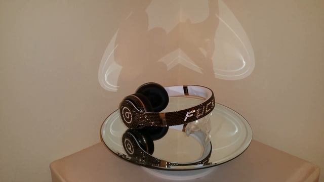 Beats Solo 2 Luxe Edition with Swarovski black смотреть онлайн