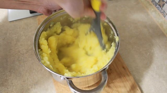 КАК ПРИГОТОВИТЬ КАРТОФЕЛЬНОЕ ПЮРЕ // ВКУСНЫЙ И БЫСТРЫЙ РЕЦЕПТ ГАРНИРА смотреть онлайн