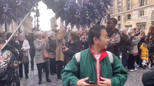 Xīnnián kuàilè Chinese new year Parade in Paris~ Défilé du nouvel an Chinois 8e arrondissement смотреть онлайн