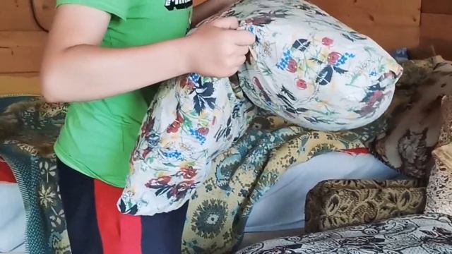 Как правильно взбивать подушку. смотреть онлайн