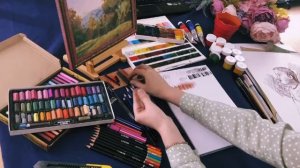 Чем работает художник