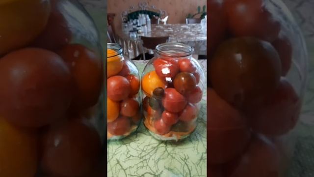 Рецепт обалденных консервированных помидоров под названием "Просто класс!" смотреть онлайн