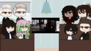 Fandoms React To Horror Movie Trailers