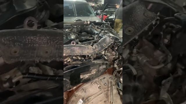 Лопнул коленвал /потек передний сальник/в турбинах масло/двигатель Рендж Ровер 3.0 TD 306DT смотреть онлайн