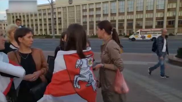 Вы на весь мир позорите свою страну!.. Вы чего сюда повыпирались  👆 Женщина молодец. Пришла на площ смотреть онлайн