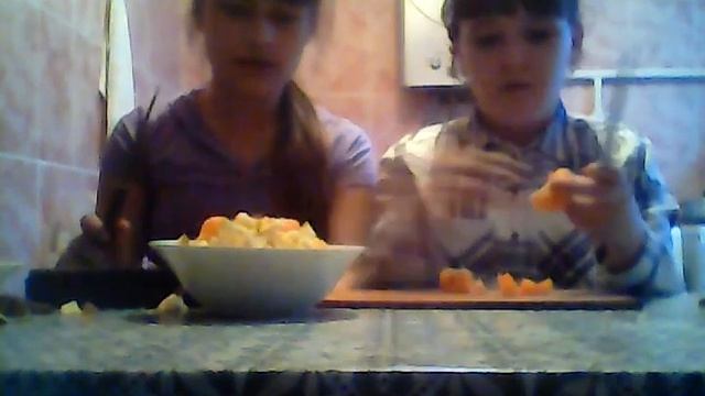 Готовим фруктовый салат смотреть онлайн