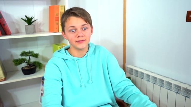 БОТАНША против ПОПУЛЯРНОЙ! Забавные и Неловкие Моменты в Школе смотреть онлайн