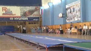 прыжки на акробатической дорожке