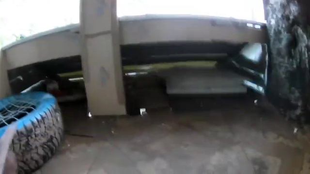 Начался покрасочный сезон. Крашу балки и люк первого этажа, рамы второго этажа смотреть онлайн