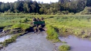 Вездеходы самоделки.Трицикл.ПВ. грязь.mp4