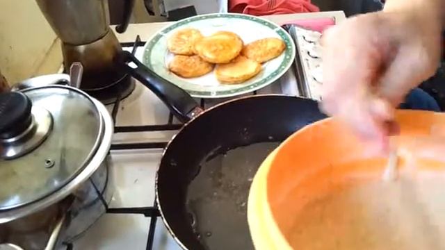 Как приготовить блинчики из бананов и овсянки 2/3. смотреть онлайн