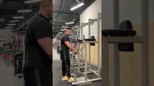 Отжимания на брусьях с резиной