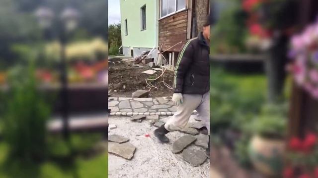 Мощение дорожек и территории натуральным камнем
