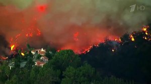 Власти Калифорнии проводят срочную эвакуацию жителей из охваченных огнем районов