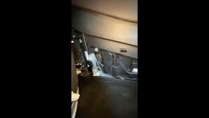 Tesla m3 RCM_a011 / снимаем блок srs / как снять блок srs tesla m3 / Tesla Model 3 SRS airbag