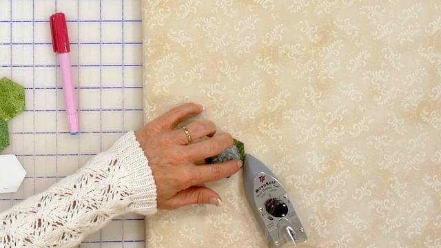 DIY English Paper Pieced Ornaments | a Shabby Fabrics Craft Sewing Tutorial
