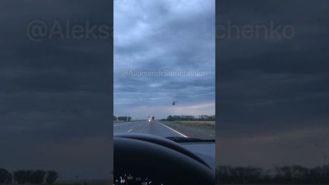 И видео вертолета. Пишут, что на дороге из Таганрога в Ростов