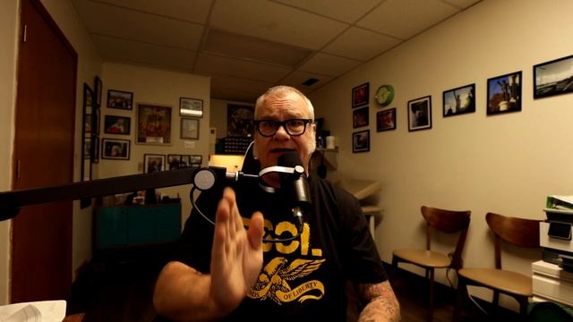 2022 Vertical Labret Piercing Pros & Cons by a Piercer S02 EP49 смотреть онлайн