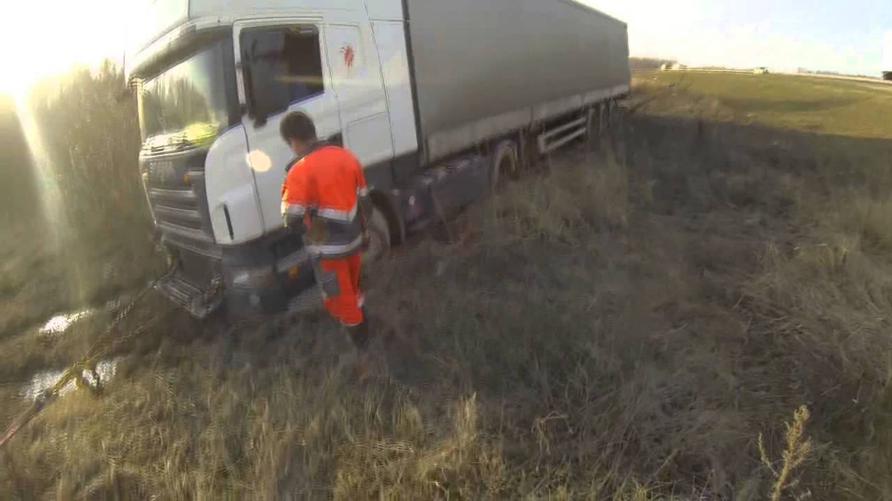 Грузовой эвакуатор работа.