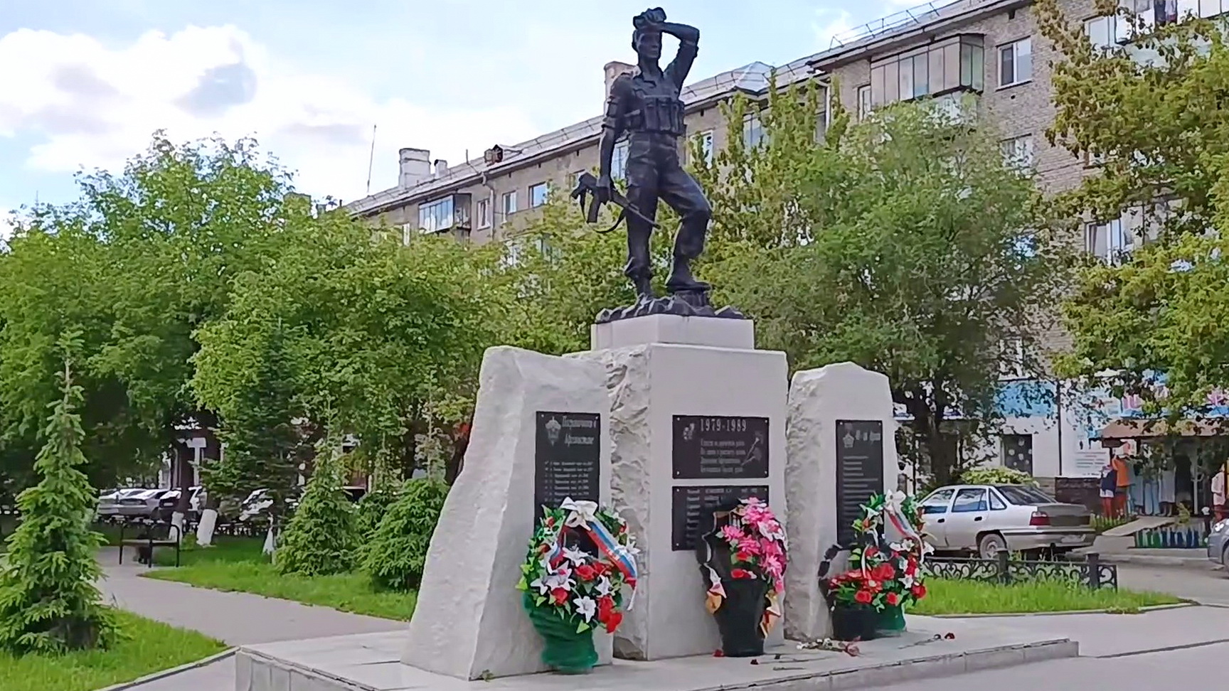 Белорецк, улица Карла Маркса, сквер 40 лет Победы (14.06.2022)