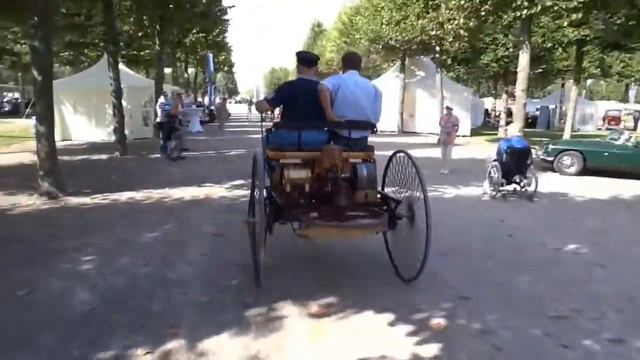 Самый первый автомобиль с двигателем внутреннего сгорания.