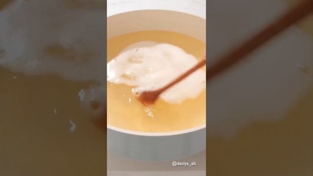 Сегодня на ужин у нас бейглы, подала я их с творожным сыром и авокадо ? смотреть онлайн