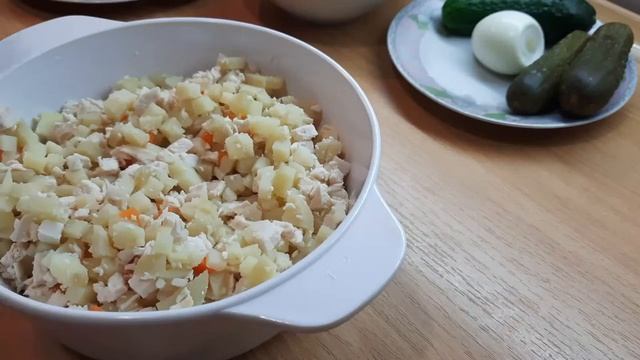 М'ЯСНИЙ САЛАТ А-ЛЯ ОЛІВ'Є • Простий рецепт до вашого столу
