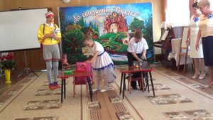Собирают портфель в школу выпускники гр №5 МБДОУ "ЦРР - д/с "Сказка"
