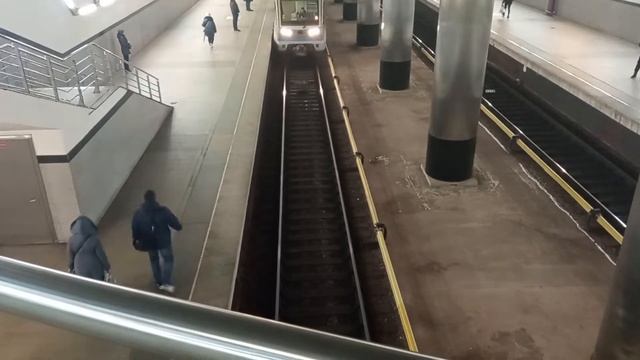 Станция:Мякинино, платформа справа.(выход в вегас смотреть онлайн